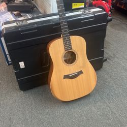 Taylor Guitar - Academy10c