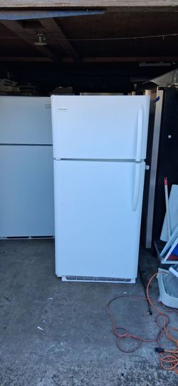Kenmore white Refrigerator - Can Deliver