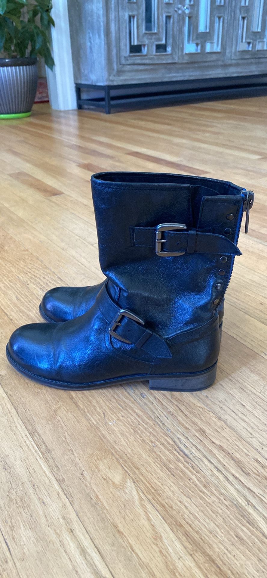 Steve Madden Soft Leather Boots Black Color Size 7.5