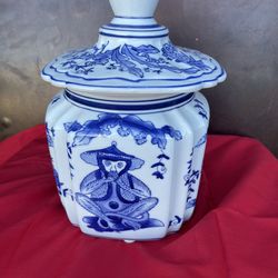 ANTIQUE VINTAGE CHINESE BLUE AND WITH  COOKIE JAR OR GINGER JAR ,  BEST OFFER