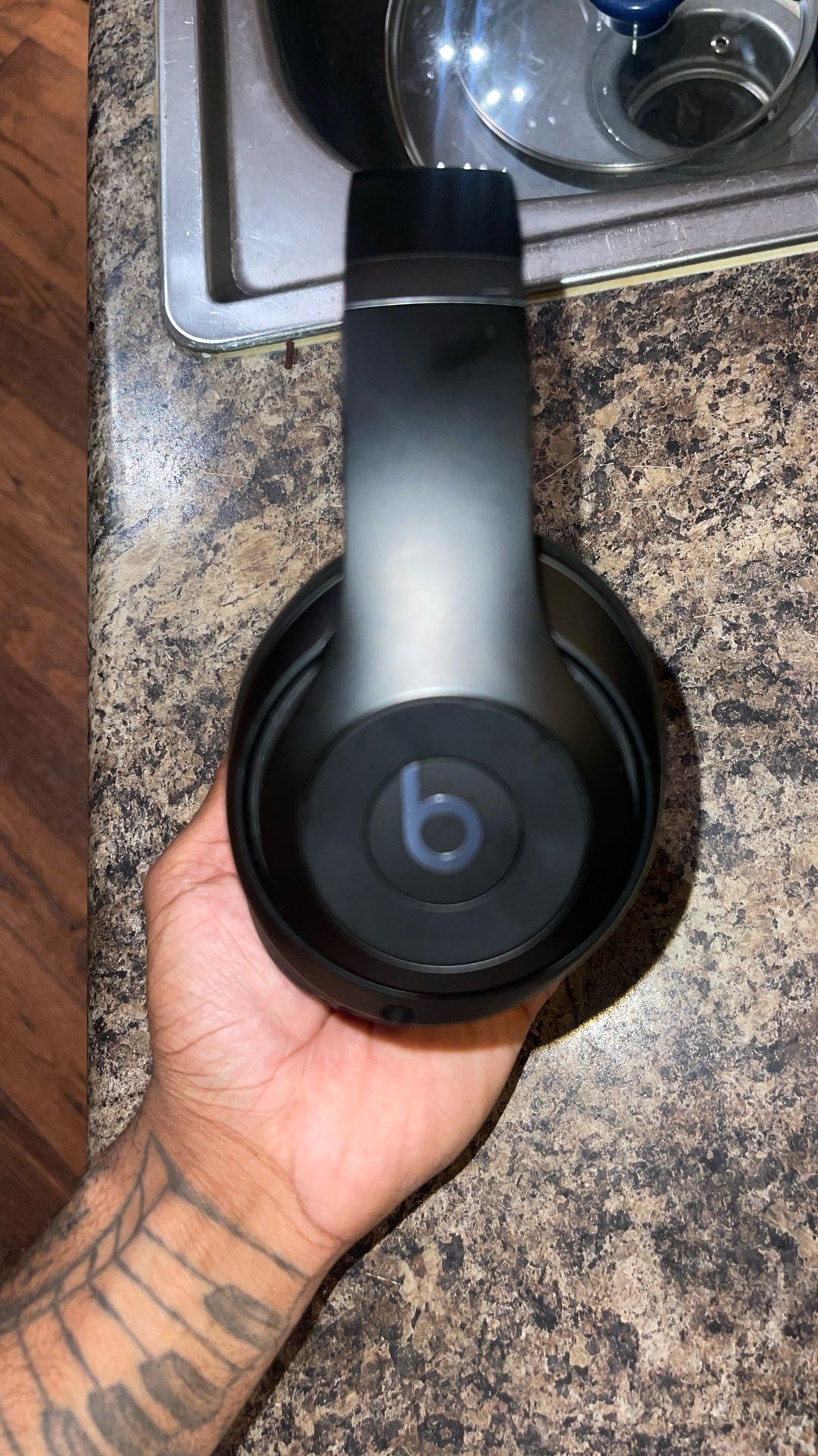 BEATS HEADPHONES 4 W CASE & CHARGERS