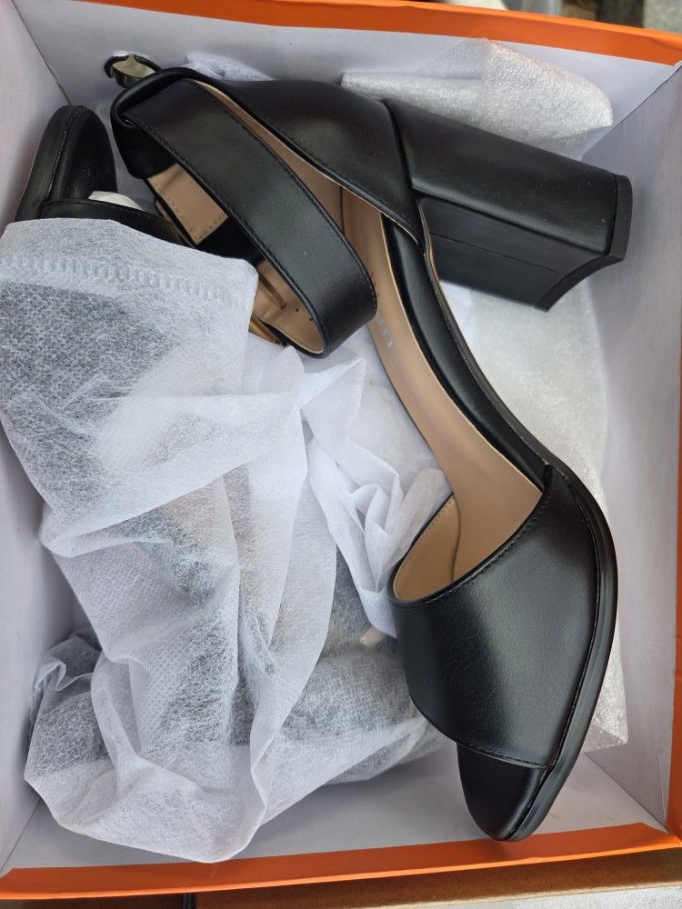Axellion brand chunky heel ankle strap sandals