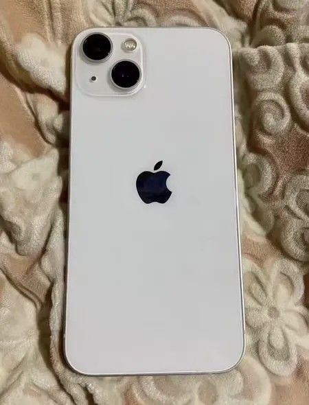 iPhone 13, 128GB white, all network compatible. All phone functions are in normal use, with face unlocking