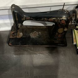 Singer Sewing Machine 