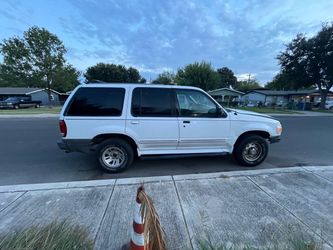 2000 Ford Explorer