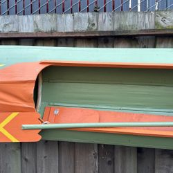 Una  Canoa De Pescar 