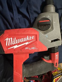 Milwaukee fuel rotary hammer