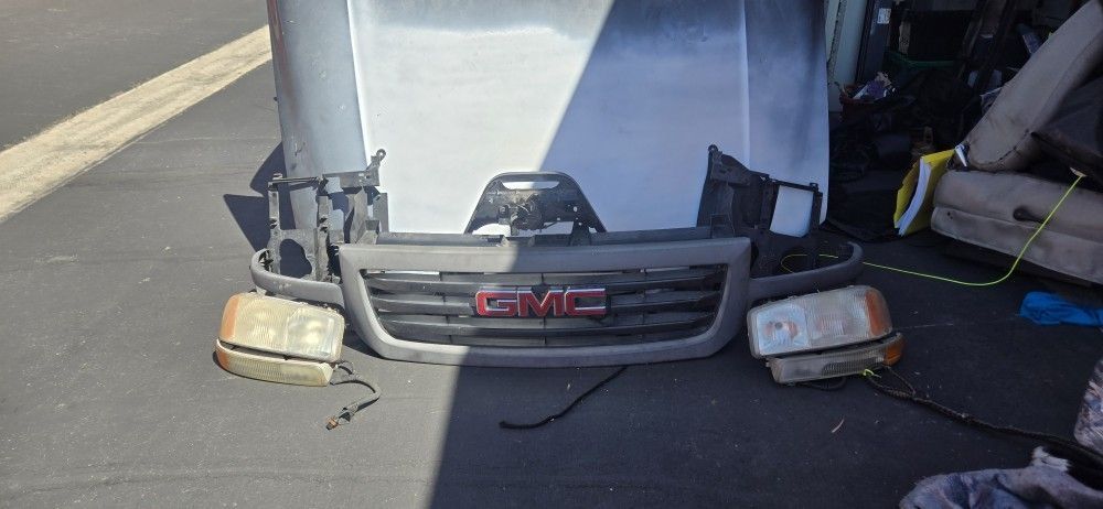 99-04 GMC/Chevy Silverado Front End Parts