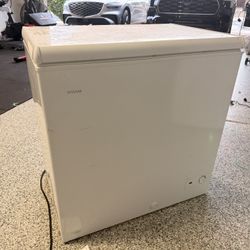 6.9 cu. ft. Manual Defrost Chest Freezer with LED Light Type in White Garage Ready