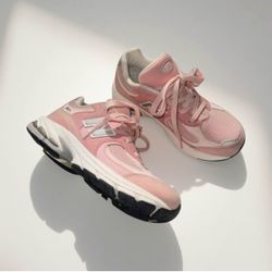 Kids New balance pink-rose size 1 used once,twice