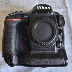 Nikon D4s Pro Level Camera Bundle