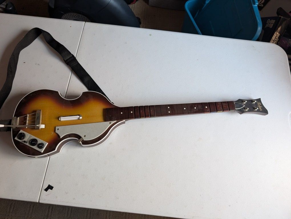 Beatles Guitar For Guitar Hero/Rockband (XBOX 360)