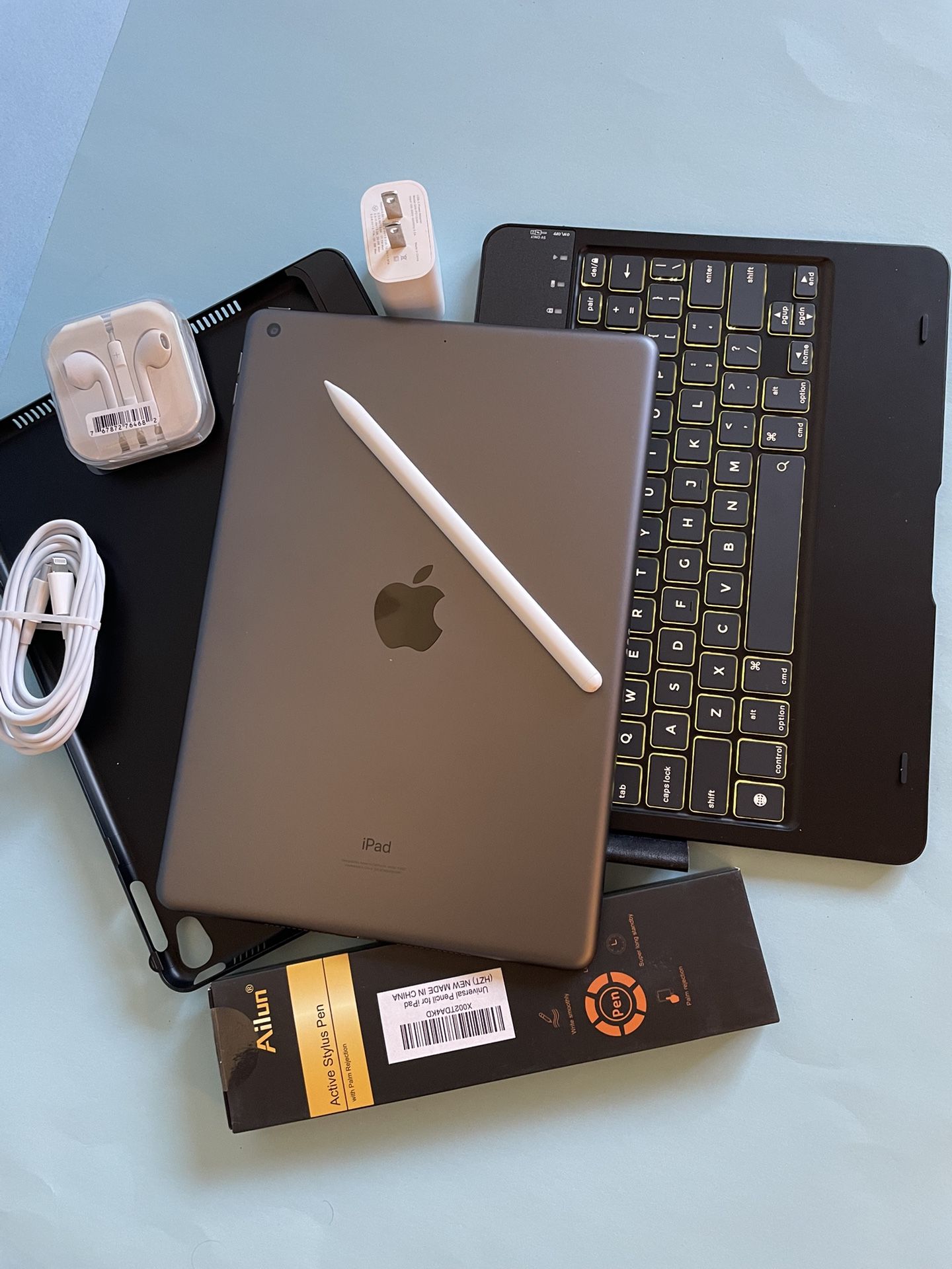 Apple IPad 9th Generation (10.2” Retina /Touch ID /IOS 18/ 2021 Model) 64GB with Pen, Keyboard  & Accessories 