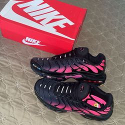 USD SIZE 9.5- In Grate Condition Nike Air Max Pluse “black/ Pink”
