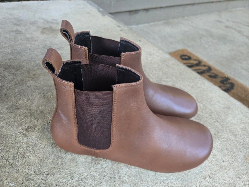 New Feet Sutra Chelsea Leather Boots. W 11