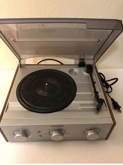 Stereo Turn table AM & FM Nelson