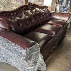 Beautiful set of excellent quality leather sofas