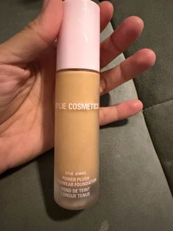 Kylie cosmetic foundation
