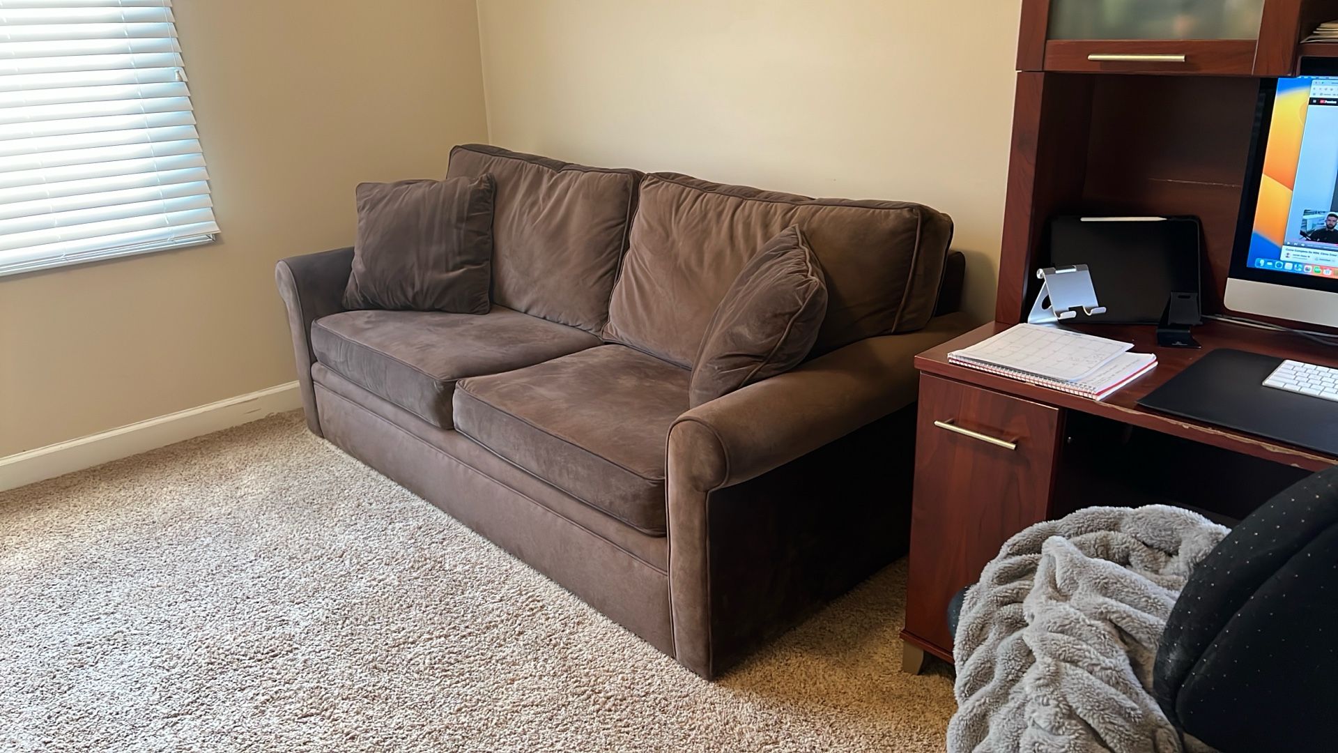 Queen Sleeper Sofa – Like New! (No Pets / No Smoke)