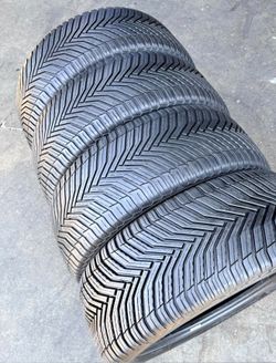 225/60/17 Michelin 📍📍 Vendo un set de llantas con 80% de vida las 4 📍🌟