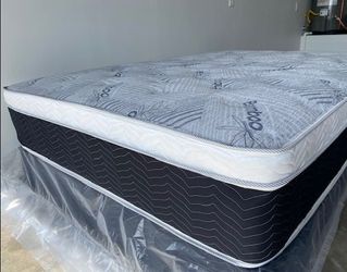 Cal King Euro Bamboo Pillow Top!!
