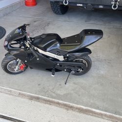  Pocket Motorcycle Includes NIB75 cc Engine, Carb, Helmet And Racing Exhaust And Carb Offers Welcome