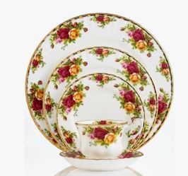 Royal Albert Old Country Roses 5-piece Place Setting Service for 12