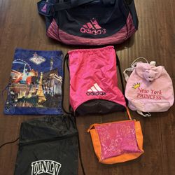 Bundle 6 👛💼 Purses & Duffel Bag 