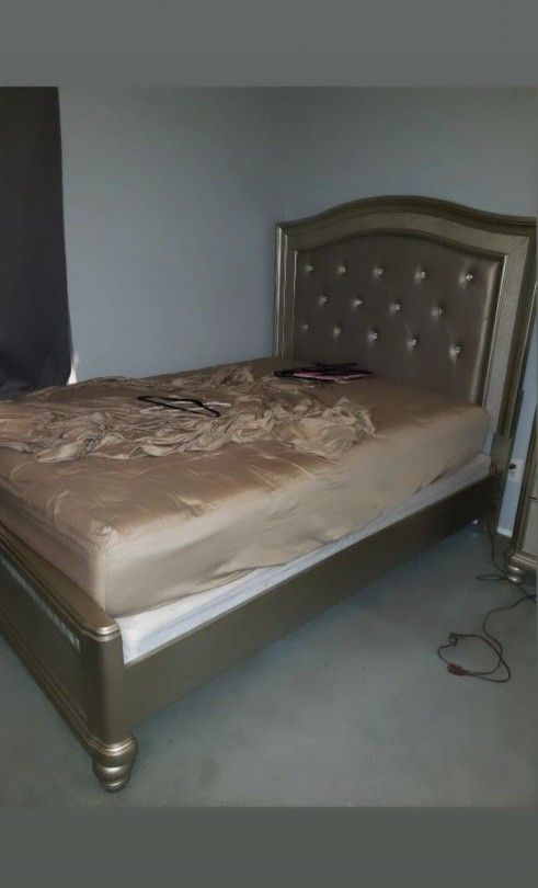 Queen Bed Frame/dresser