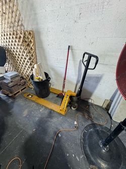 Pallet jack