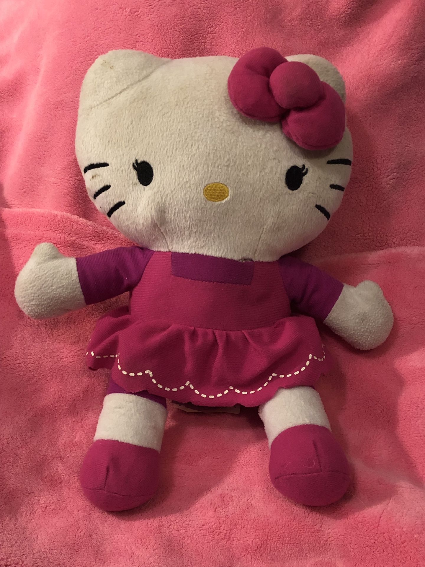 Free Hello Kitty jumbo plush doll - I give away toys and things on my page periodically ! 😍🥳🥳🥳🥳💕💕large 14” tall! Free