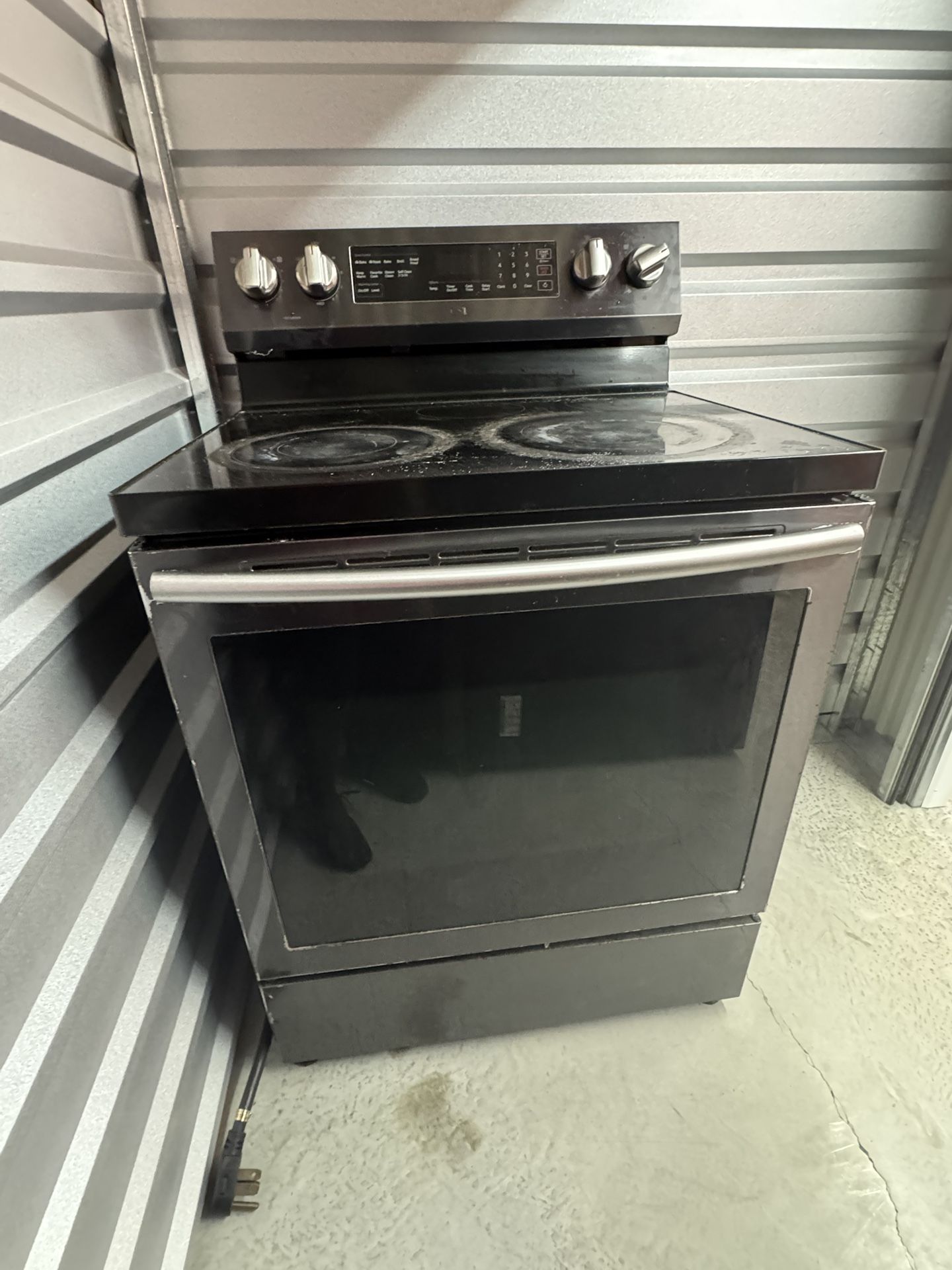 Samsung stove for sale! Everything works super well To pick up in Brownsville