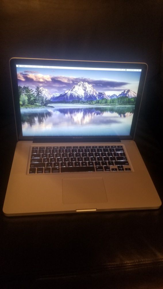 15 inch Macbook Pro 2.66GHZ MC026LL/A Laptop A1286 Apple 320GB Hard Drive 4GB RAM School work photography Computer Bluetooth wifi & magsafe charger