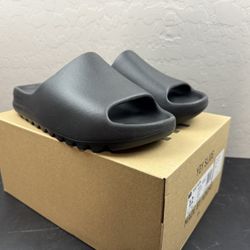 Yeezy Slide Onyx - 12
