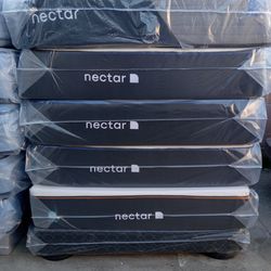 Nectar Mattress.     Nectar Premier Queen Size  - 13" Memory Foam Mattress