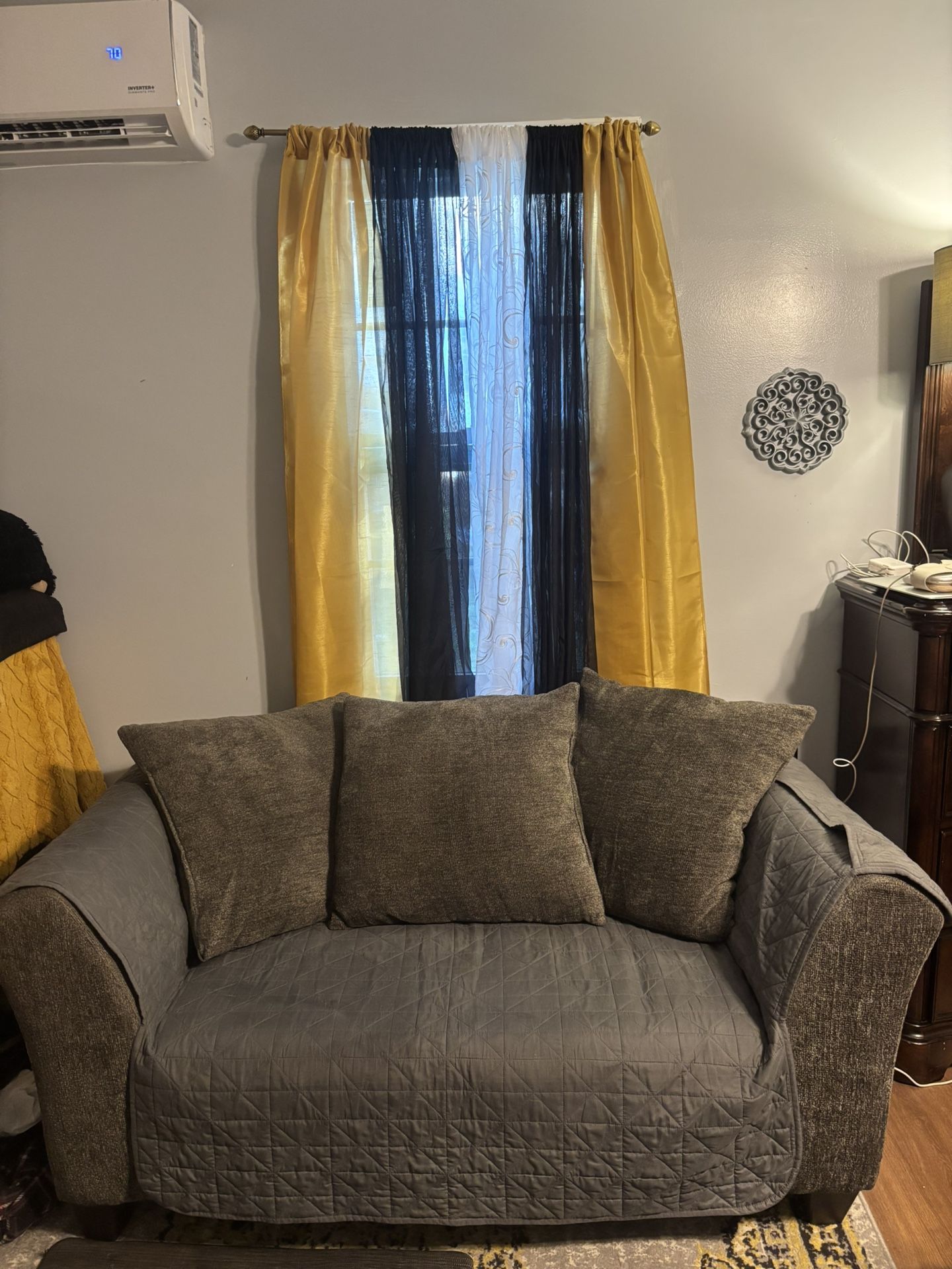 Couch/love Seat