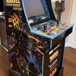 Arcade 1UP Marvel Super Heroes w/ riser