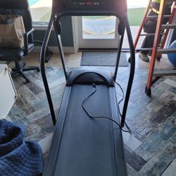 TRUE 400 S.O.F.T SYSTEM COMMERCIAL TREADMILL 