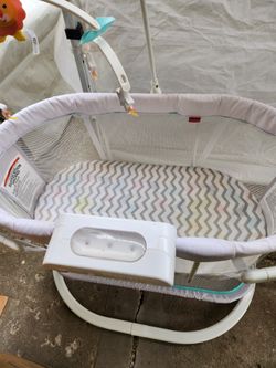 Fisher Price Soothing Motions Bassinet