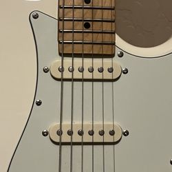 Tagima TG 530-OWH Off White S Style Electric Guitar