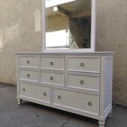 WOODEN DRESSER WITH VANITY LIGHT MIRROR 