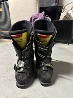 SKI BOOTS