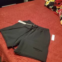 Essentials Black Short Size M