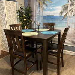 Beautiful Height Dining Set Great Condition!!! Table With 4 Chairs! I Can Deliver