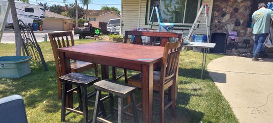 Table bench chairs