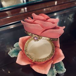 Vintage Rose Musical Trinket Box.  It Plays Music When You Open  Plays My Favorite Things From The Sound Of Music