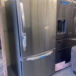 LG Refrigerartor 32” New