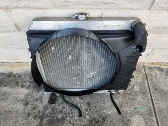 Toyota truck 1990 radiator with fan shroud