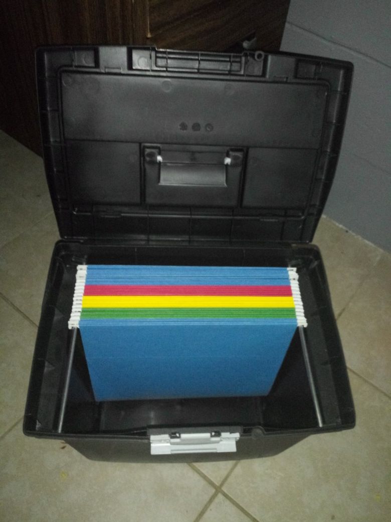 File box with file sleeves