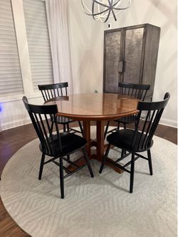 Set of 4 Black Windsor Dining Chairs – Excellent Condition